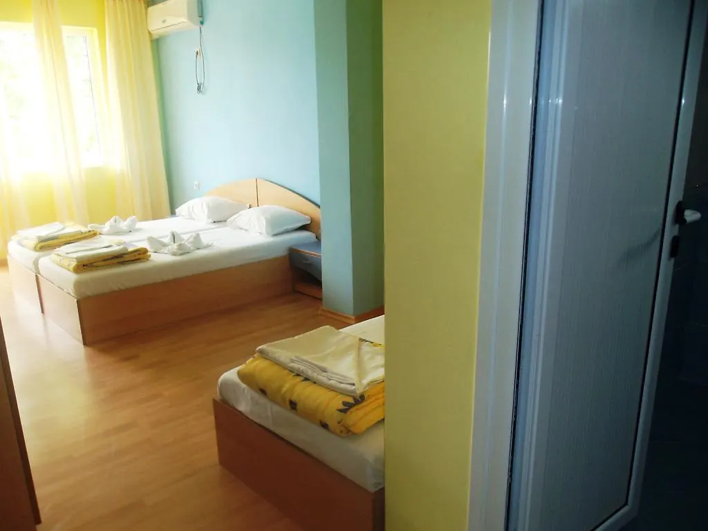 Arkadia Guest House Приморско
